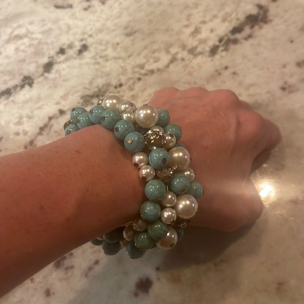 Gorgeous Anthropologie bracelet. Worn once. Super unique - Picture 1 of 3